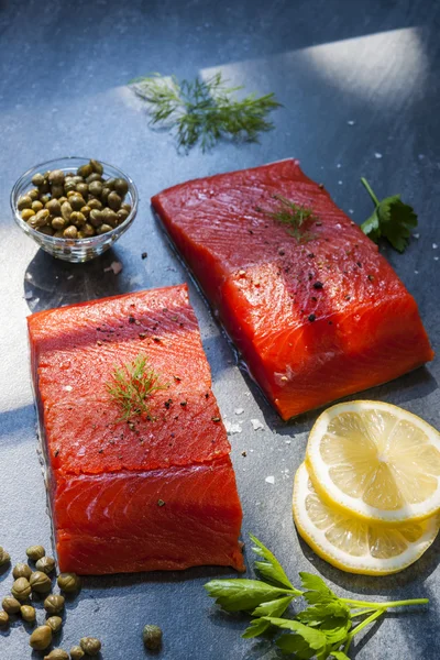 Two pieces of raw wild salmon — Stock Photo, Image