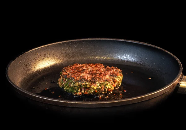 Smažení ostřílený hamburger v plůdku pan — Stock fotografie