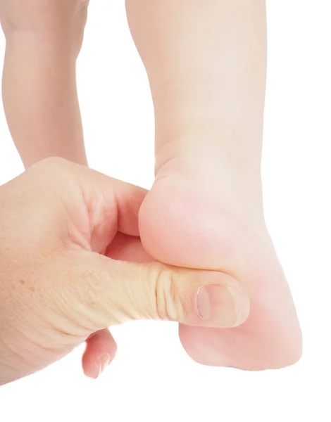 Manlig hand som håller fast trycka med tummen under foten — Stockfoto