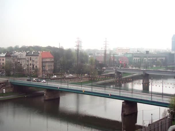 Tráfego na ponte sobre o Vístula — Vídeo de Stock