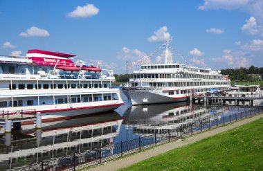 nehir yolcu gemilerine 