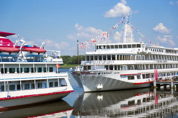 Navios de cruzeiro fluvial — Fotografia de Stock