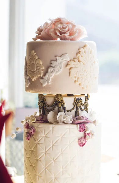 Beautiful wedding cake — Stock Photo, Image