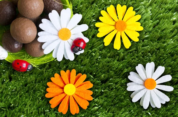 Fondo de Pascua con huevos de Pascua — Foto de Stock