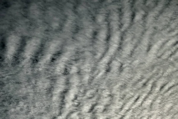 놀라운 하늘의 예술적 풍경이죠 아름다운 구름과 초고층 추상화에 질감을 줍니다 — 스톡 사진