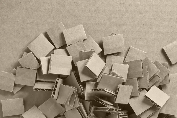 Ζαρωμένο Χαρτόνι Κόβεται Λεπτά Για Συσκευασία Στην Αποθήκη Του Πωλητή — Φωτογραφία Αρχείου