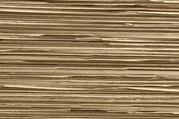 Oluklu tahta boyuna kadar kesilmiş. Oluklu tahta kenar görünümü sonunda yakın plan.