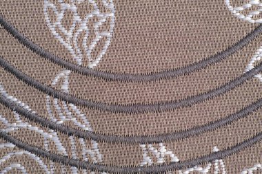 Zig-zag, dekorasyon için yoğun mobilya kumaşları üzerine bir süs olarak tamamlama dikişi.