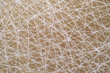 Kumaş, düz çizgili beyaz iplikleri olan bir dikiş makinesine dikilmiştir. Oda jpeg, düzenleyicide düzenleme yapmadan.