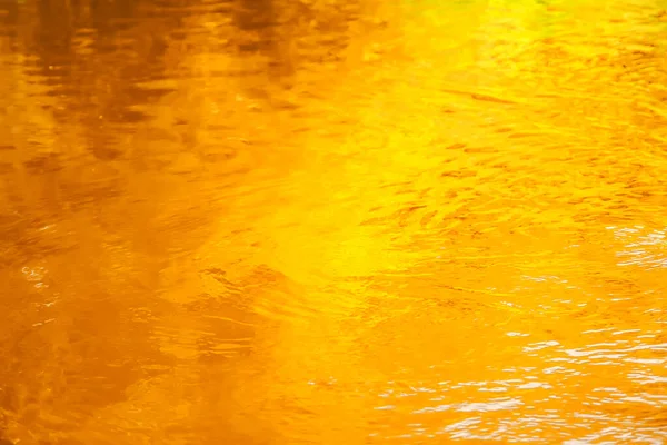 Sárga Víz Ősszel Naplementekor — Stock Fotó