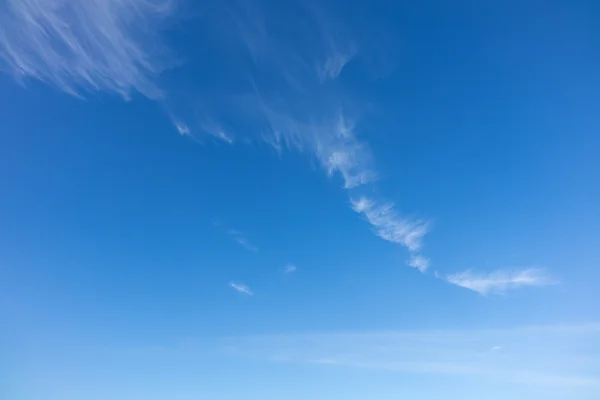 Céu parcialmente nublado — Fotografia de Stock