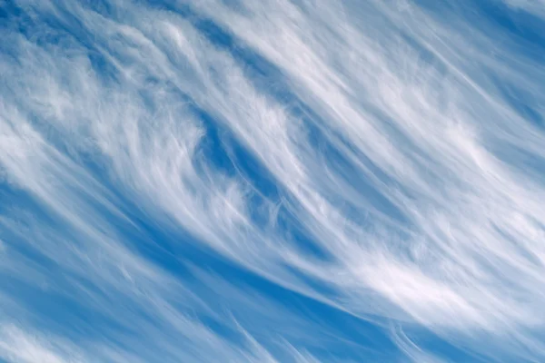 Céu abstrato, nuvens cirrus incomuns — Fotografia de Stock