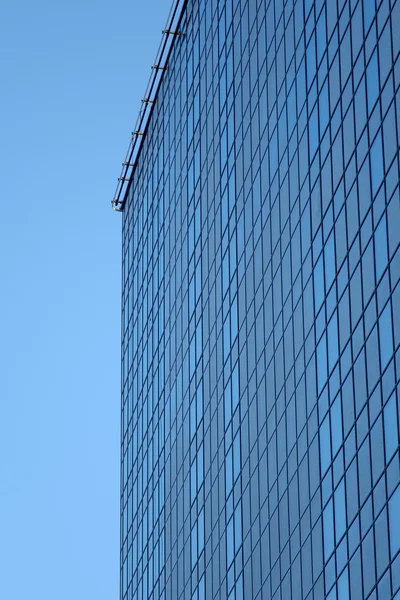 Nouveau bâtiment en verre de grande hauteur — Photo