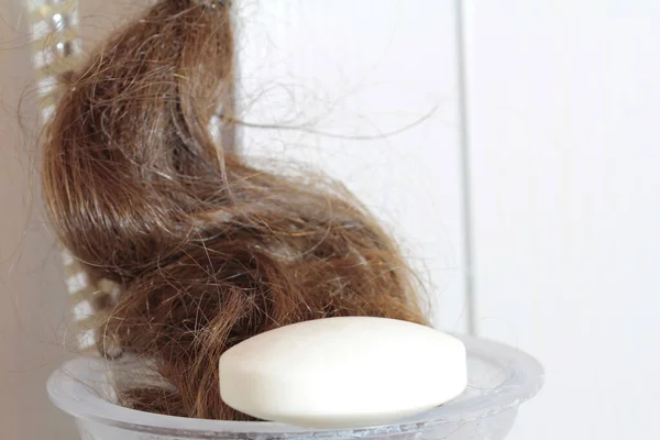 Wash Long Hair Solid Shampoo Environmentally Friendly Way — Stock Photo, Image