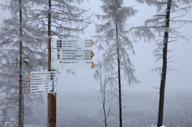 Velmerstot 'taki kulenin etrafında kış izleri var. 