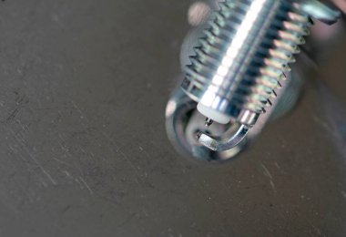 Bir iridyum bujisi kapat