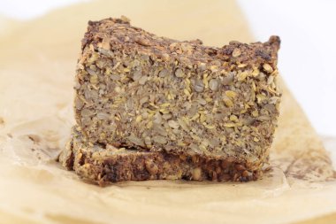 Maya ve kabartma tozu bedava ekmek.