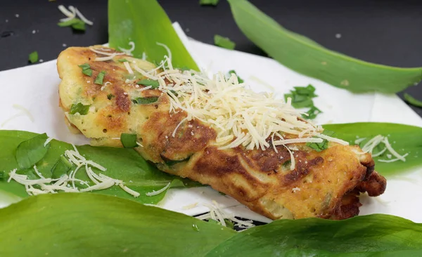 Panquecas Alho Selvagem Com Queijo Parmesão — Fotografia de Stock