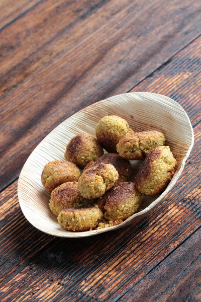 Zelfgemaakte Falafelballen Gefotografeerd Antiek Echt Hout — Stockfoto