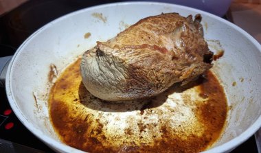 Ev yapımı biftek rostosu.