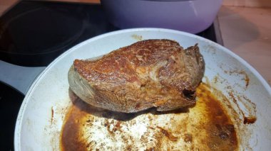 Ev yapımı biftek rostosu.