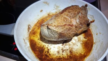 Ev yapımı biftek rostosu.