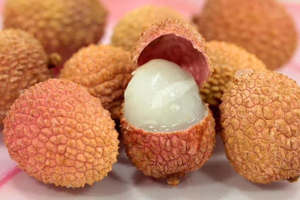 Fresh lychee fruits — Stock Photo, Image