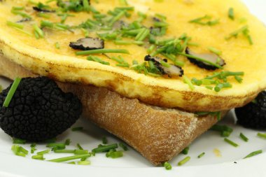 omlett ile siyah truffles