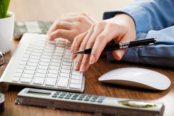 Accounting business in the office — Stock Photo, Image