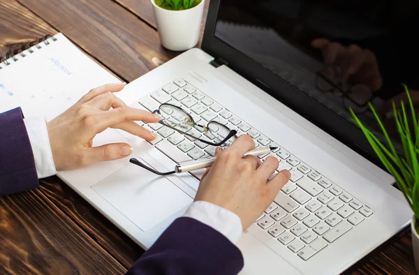 Boekhoudkundige zaken in het kantoor — Stockfoto