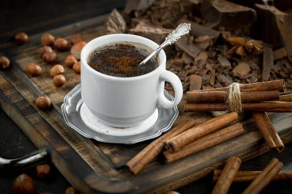 Chocolate Negro Una Composición Con Granos Cacao Nueces Sobre Fondo — Foto de Stock