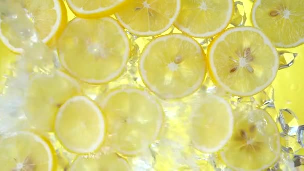Лимонні Скибочки Промиті Крижаною Водою — стокове відео