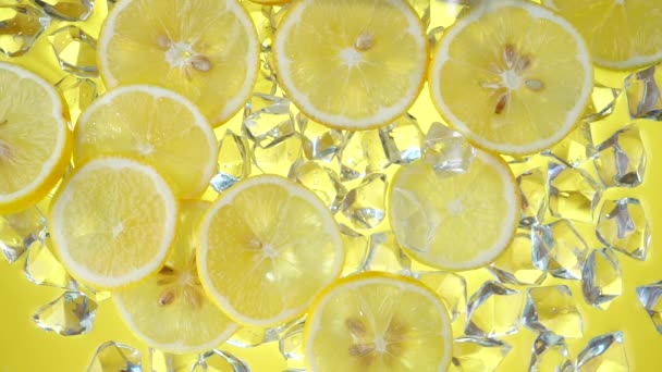 Fette Limone Lavate Con Acqua Ghiacciata — Video Stock