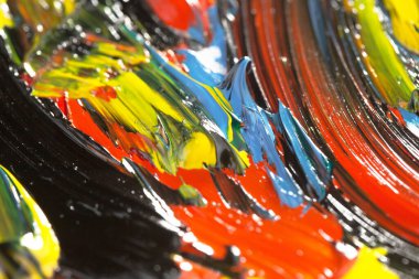 Yağlı boyalarla tuvale yapılan soyut fırça darbeleri.