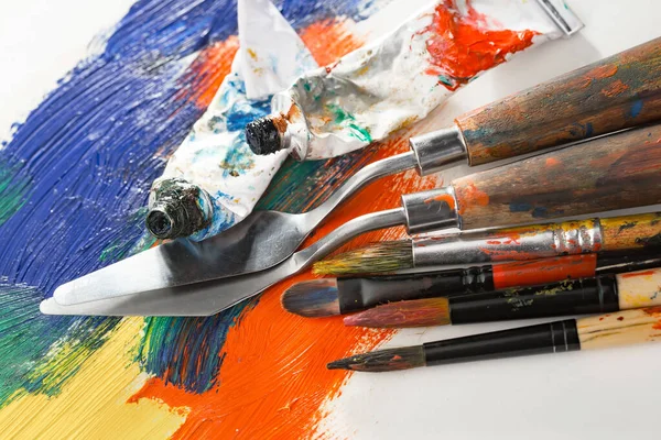Pinsel Und Farben Zum Malen Auf Altem Hintergrund — Stockfoto
