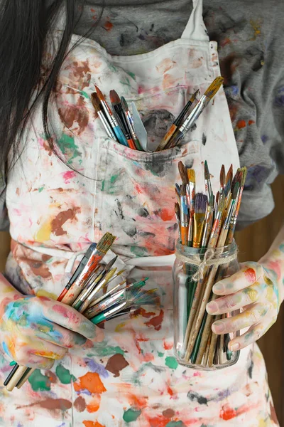 Mão Mulher Com Pincel Tinta — Fotografia de Stock