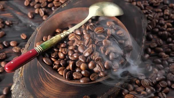 Palone Ziarna Kawy Powoli Wędzone Talerzu — Wideo stockowe