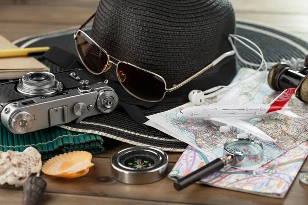 Artículos Para Descansar Viajar Composición Sobre Mesa — Foto de Stock