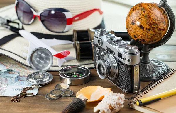 Artículos Para Descansar Viajar Composición Sobre Mesa — Foto de Stock