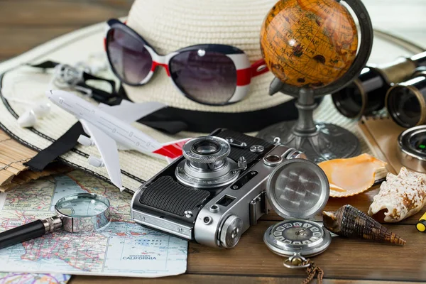 Artículos Para Descansar Viajar Composición Sobre Mesa — Foto de Stock