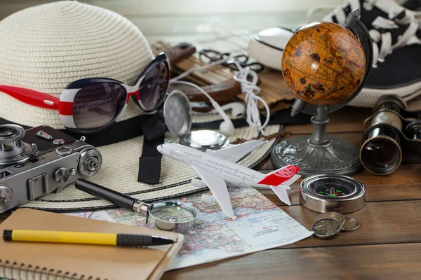 Artículos Para Descansar Viajar Composición Sobre Mesa — Foto de Stock