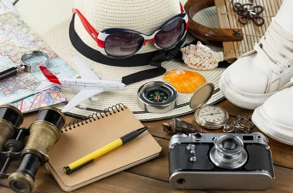 Artículos Para Descansar Viajar Composición Sobre Mesa — Foto de Stock