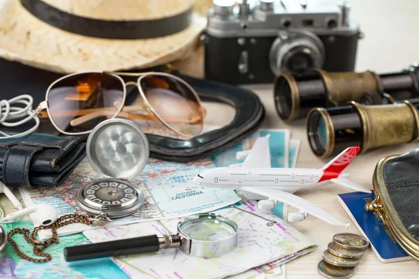 Artículos Para Descansar Viajar Composición Sobre Mesa — Foto de Stock