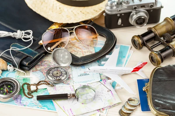 Itens Para Descansar Viajar Composição Mesa — Fotografia de Stock