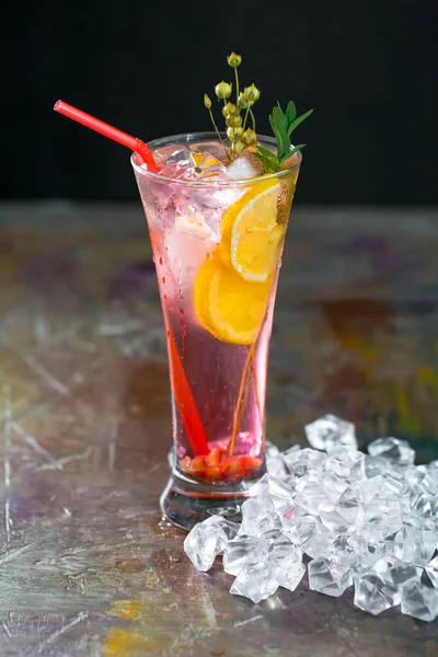 Refreshing Summer Alcoholic Cocktail Crushed Ice Citrus Fruits — Stock Photo, Image