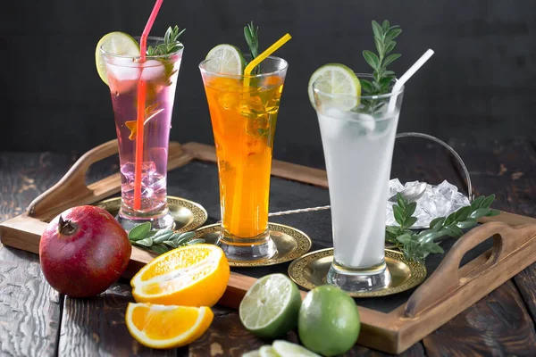 Verfrissende Zomer Alcoholische Cocktail Met Gemalen Ijs Citrusvruchten — Stockfoto