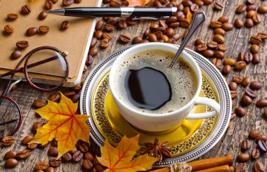 Boyalar ve fırçalar.