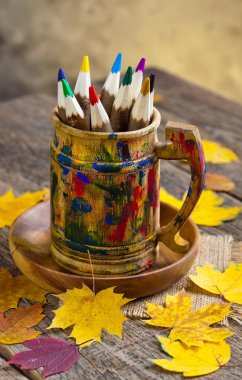 Boyalar ve fırçalar.