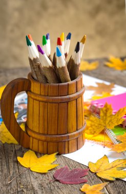 Boyalar ve fırçalar.