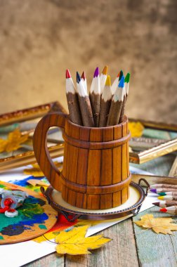 Boyalar ve fırçalar.